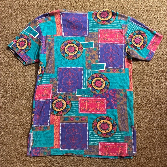 Colorful Geometric Pattern T-Shirt - Picture 3 of 3